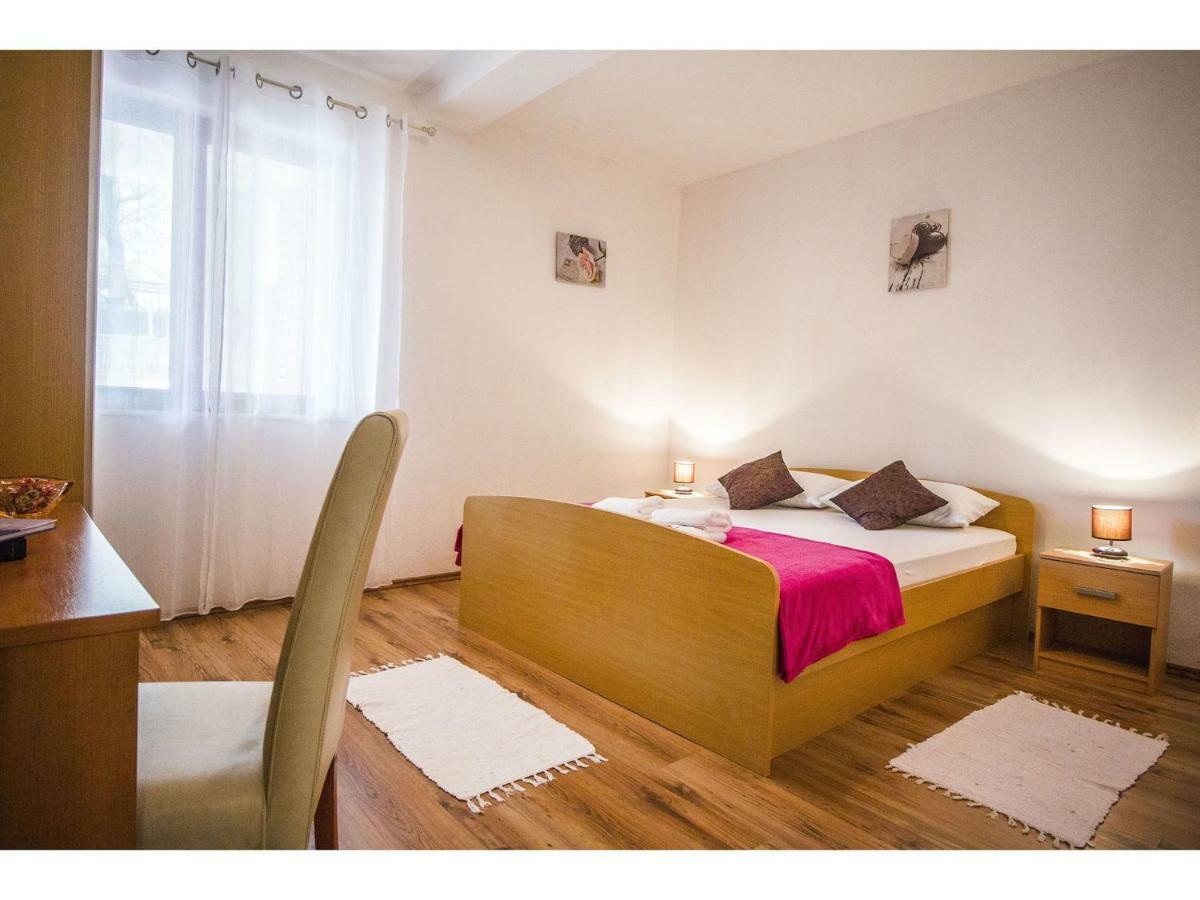 Apartment Josip โปดสตรานา ภายนอก รูปภาพ